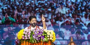केरल चुनाव: रेवंत रेड्डी और विजयन के बीच तीखी नोकझोंक के बीच राजनीतिक जंग चरम पर