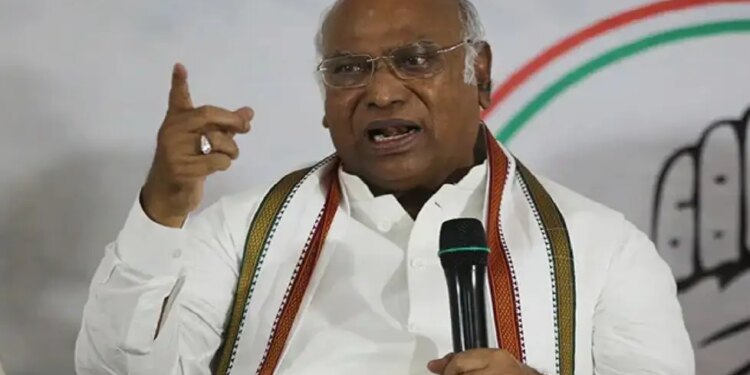 Kharge, who was busy in giving clarification after calling PM Modi a terrorist, said - 'I did not say that, I meant...'