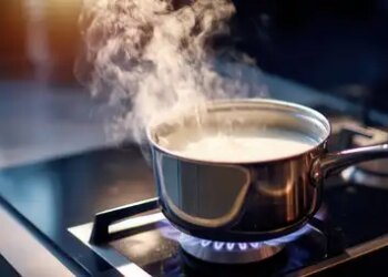 Kitchen utensils also determine health, know why it is important to choose the right option while boiling milk.