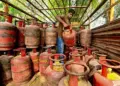LPG Price Update: Change in gas cylinder prices today, Delhi Rs 913 and Mumbai Rs 912, know what is the rate in your city.
