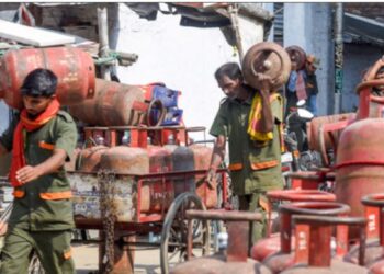 LPG booking reached 99 percent amid global crisis, more than 4.93 lakh PNG connections active so far: Government