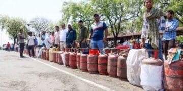 LPG supply normal in the country, 17.83 lakh small cylinders sold so far in April: Center