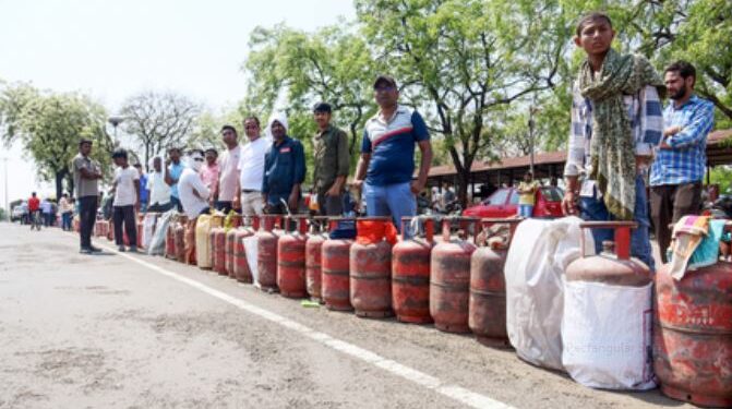 LPG supply normal in the country, 17.83 lakh small cylinders sold so far in April: Center