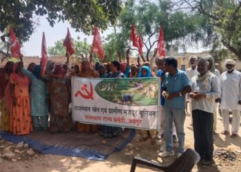 MNREGA workers create ruckus in Sriganganagar: Protest against VB-Gram G Mission and demand for payment of dues.