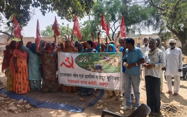 MNREGA workers create ruckus in Sriganganagar: Protest against VB-Gram G Mission and demand for payment of dues.