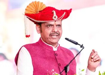 Maharashtra: CM Fadnavis denies midnight meeting with Uddhav Thackeray