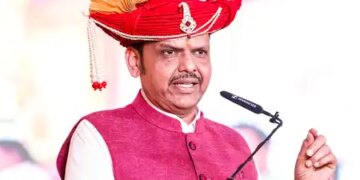 Maharashtra: CM Fadnavis denies midnight meeting with Uddhav Thackeray