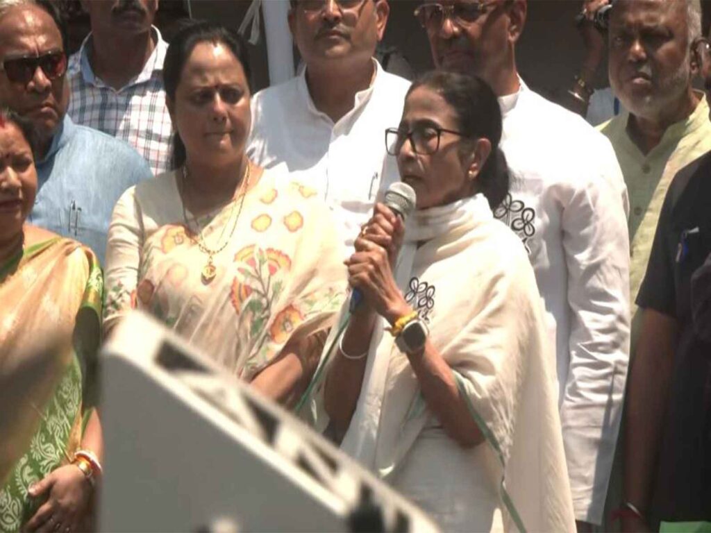 Mamta Banerjee is strict on SIR controversy, said- 'TMC will go to court if names are not restored in the voter list'