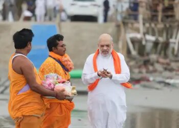 'May Mother Ganga shower her blessings on the countrymen', Union Home Minister Amit Shah offered prayers at Tirtha Gangasagar.