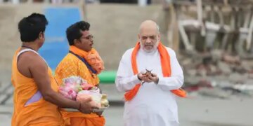 'May Mother Ganga shower her blessings on the countrymen', Union Home Minister Amit Shah offered prayers at Tirtha Gangasagar.