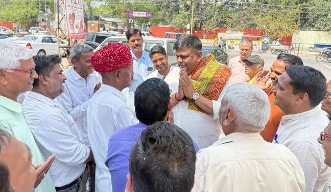 Minister of State for Forest held a public hearing in Alwar and heard the grievances of the common people.