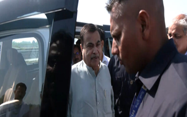 Nitin Gadkari inspected the 'rest-hold area' built on Delhi-Dehradun corridor, enthusiasm among people before the inauguration.