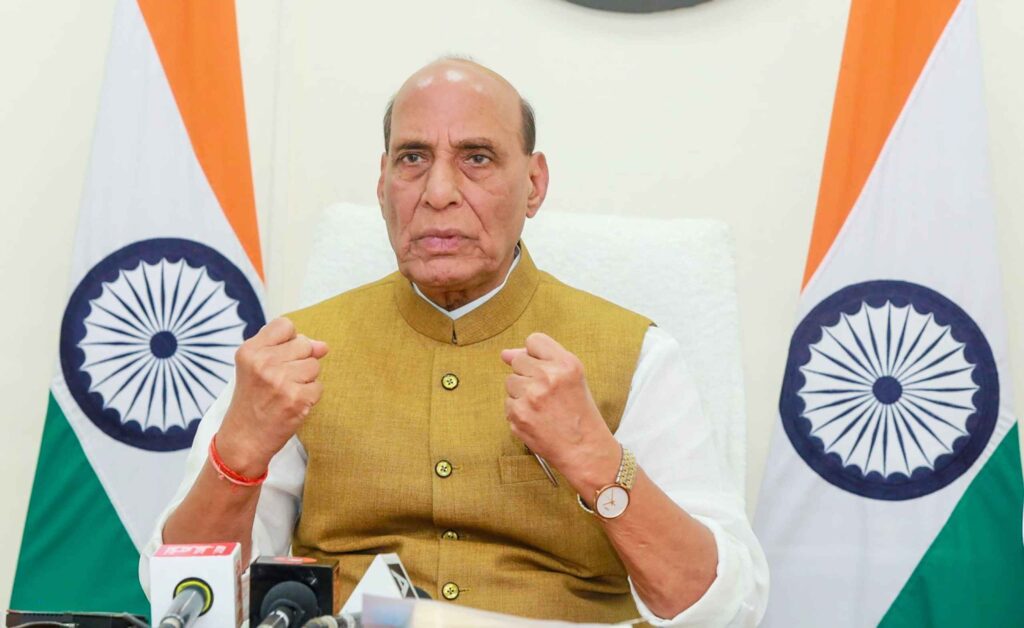 'Nobody knows into how many parts Pakistan will be divided this time', Rajnath roared on Khwaja Asif's statement