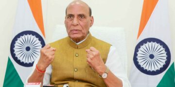 'Nobody knows into how many parts Pakistan will be divided this time', Rajnath roared on Khwaja Asif's statement
