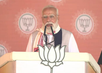 PM Modi lashed out at Congress in Assam rally, said- 'The party wants to make infiltrators victims'
