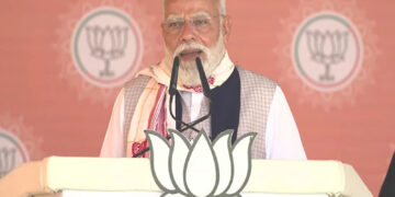 PM Modi lashed out at Congress in Assam rally, said- 'The party wants to make infiltrators victims'