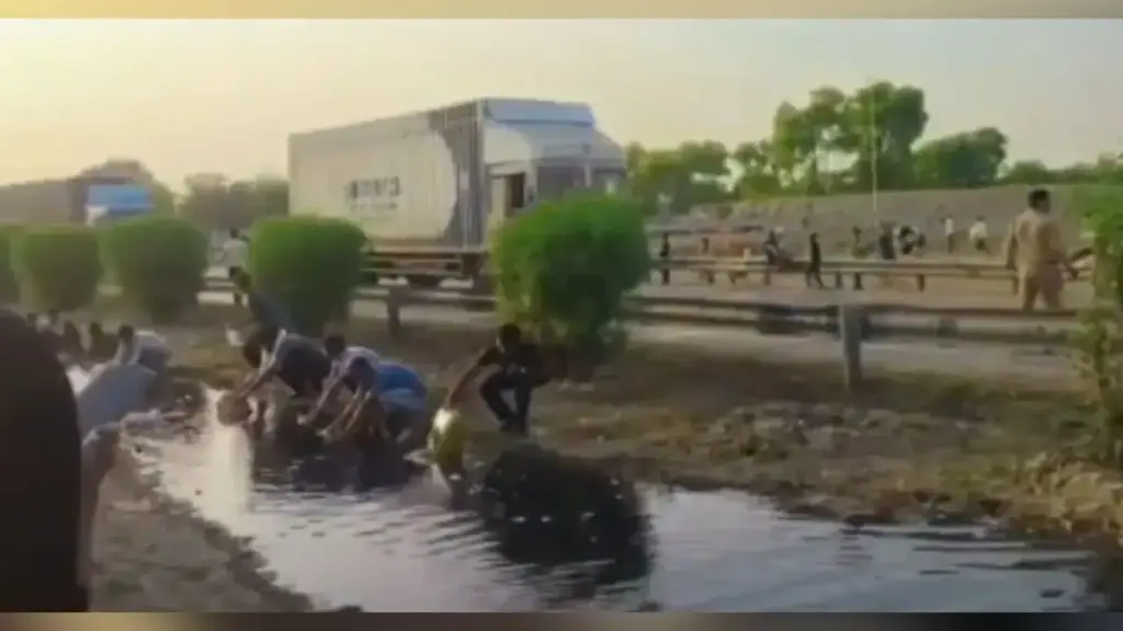 Panic due to diesel spill after tanker overturned in Pratapgarh, people expressed displeasure after video went viral