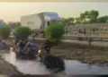 Panic due to diesel spill after tanker overturned in Pratapgarh, people expressed displeasure after video went viral