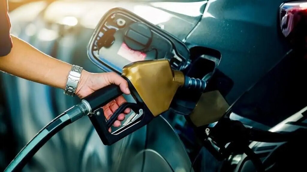 Petrol Diesel Price Today: Amidst the turmoil in crude oil, new rates of petrol and diesel released, know the price of your city here.
