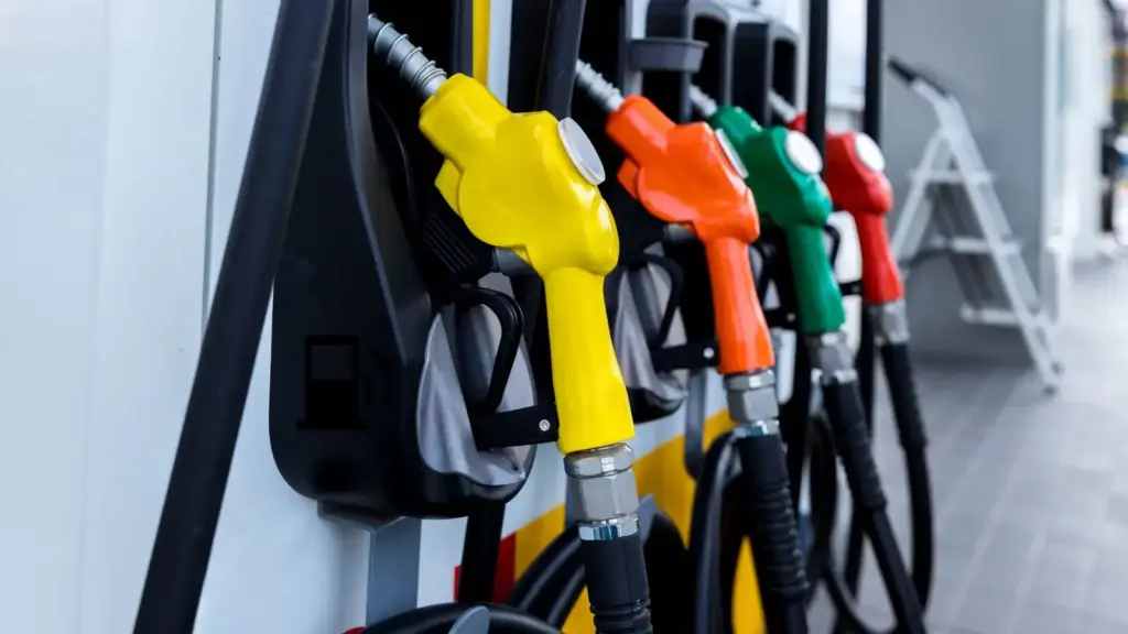 Petrol Diesel Price Today: Fluctuations in fuel rates continue, some cities got relief and some got shock, see today's latest prices.