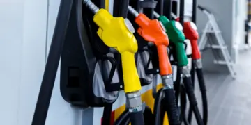Petrol Diesel Price Today: Fluctuations in fuel rates continue, some cities got relief and some got shock, see today's latest prices.