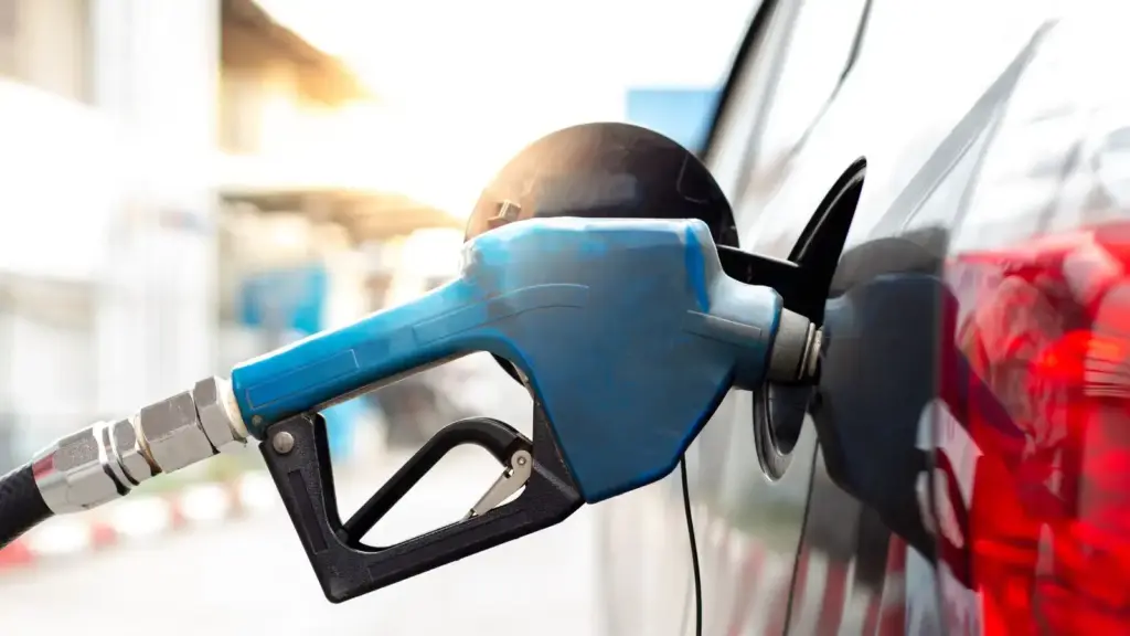 Petrol Diesel Price Today: Trouble for companies! Petrol ₹ 24 and diesel ₹ 104 in loss, relief of cheap fuel to the public