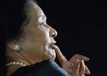 Politicians expressed deep grief over the demise of Asha Bhosle, said - irreparable loss to the music world.