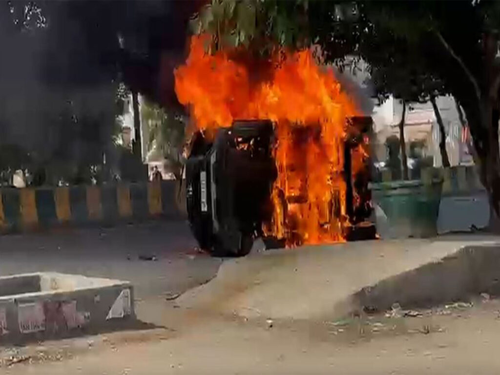 Protest over salary hike in Noida turns violent, traffic halted at shouting border
