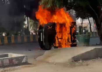 Protest over salary hike in Noida turns violent, traffic halted at shouting border