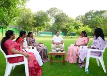 Rahul Gandhi talks to nurses from Kerala, discusses challenges faced by health workers