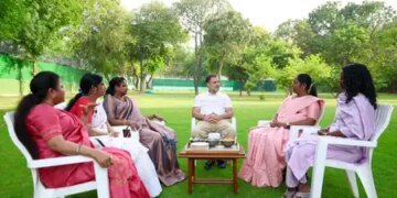Rahul Gandhi talks to nurses from Kerala, discusses challenges faced by health workers