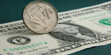 Rupee Strong: Rupee strengthened against dollar due to RBI's strategy, know how much the price reached?