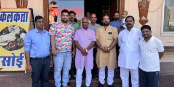 Sanjay Joshi reached the family function of famous rehabilitation specialist Dr. Himanshu Vashishtha, gave blessings.