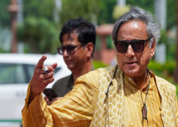Shashi Tharoor's security guard attacked in Kerala, says program will continue without interruption