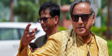 Shashi Tharoor's security guard attacked in Kerala, says program will continue without interruption