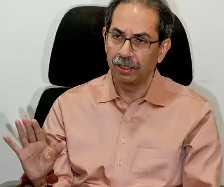 फेरीवालों के मुद्दे पर शिवसेना (यूबीटी) ने बॉम्बे हाईकोर्ट के फैसले का समर्थन, कहा-सत्ता का मुखौटा उतर गया है