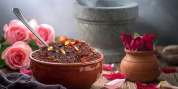 Soft Gulkand made from rose leaves will provide relief from skin and stomach problems.