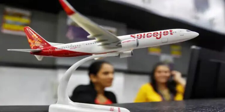 Stir in aviation sector! SpiceJet preparing to lay off 20% employees, only 13 planes left
