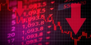 Stock Market Closing: Investors sold before the long weekend, Sensex down 580 points, Nifty closed below 24,000.