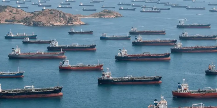 Strait of Hormuz News: Iran blocked the way into the sea, 2000 ships and 20 thousand sailors stranded, India got big relief