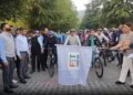 श्रीनगर में डल झील किनारे