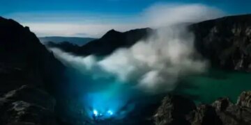 The world's most acidic turquoise lake, from where blue fire comes out, know what science says
