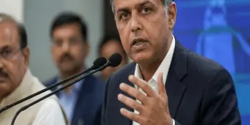 There is a huge shortage of oil in India due to the closure of Strait of Hormuz, Congress MP Manish Tewari sought answers from the government, new update came out.