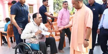 जरूरतमंद को आवास और बीमार के इलाज की होगी व्यवस्था : मुख्यमंत्री योगी