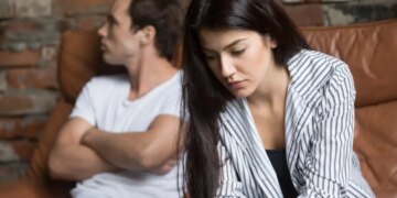 These 4 mistakes create a rift in relationships, it can be difficult to talk to your partner about such things.