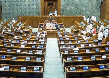Three big bills introduced amid uproar in Lok Sabha, motion passed by 'division', 251 votes in favor