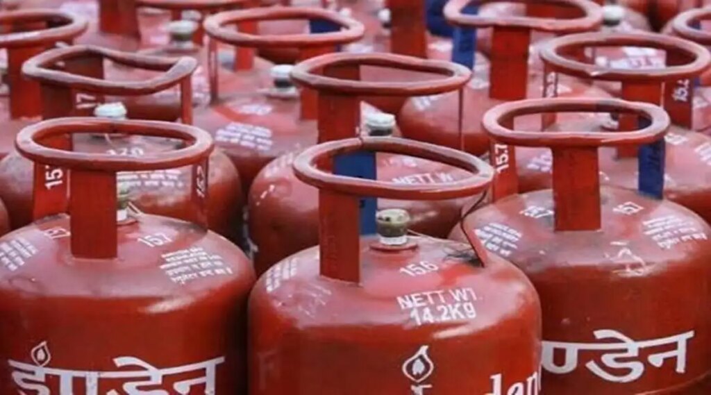 Today's LPG rate: Change in the prices of 19 kg commercial cylinder, know the latest rates of domestic gas cylinder.