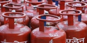 Today's LPG rate: Change in the prices of 19 kg commercial cylinder, know the latest rates of domestic gas cylinder.