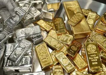 Today's gold and silver price: Silver became cheaper by Rs 4800 on April 23, gold price also declined, know the latest rate.