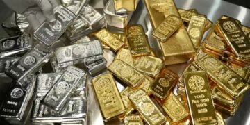 Today's gold and silver price: Silver became cheaper by Rs 4800 on April 23, gold price also declined, know the latest rate.